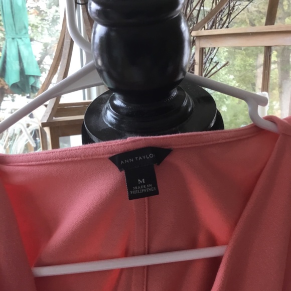 Ann Taylor size M coral cowl neck sleeveless top - Picture 2 of 2